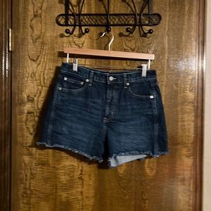 Gap women’s cutoff shorts size 8/29.